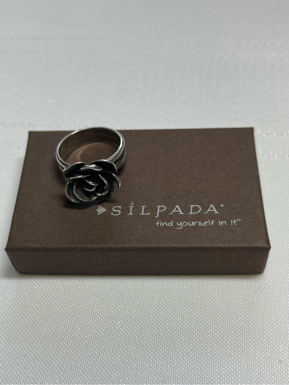 New Silpada Sterling silver retired rose ring. Size 6.75